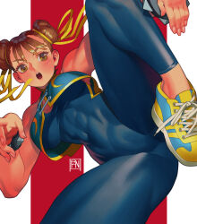  abs armpit_peek biceps blue_bodysuit blush bodysuit bracelet breasts brown_eyes brown_hair chun-li covered_navel double_bun female hair_between_eyes hair_bun hair_ribbon highres jewelry kicking large_breasts leg_up muscular muscular_female narrow_waist open_mouth poch4n red_background ribbon short_hair signature solo spiked_bracelet spikes street_fighter street_fighter_zero_(series) teeth thick_thighs thighs two-tone_background upper_teeth_only white_background yellow_footwear 