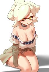  bare_shoulders blush bow-shaped_hair breasts cleavage collarbone commentary_request cross-shaped_pupils female green_skirt grey_choker hand_on_own_thigh highres inkling large_breasts layered_sleeves long_pointy_ears long_sleeves looking_at_viewer marie_(splatoon) medium_hair mole mole_under_eye off-shoulder_shirt off_shoulder official_alternate_costume open_mouth pero_(pero7762) pointy_ears shirt short_over_long_sleeves short_sleeves sitting skirt solo splatoon_(series) splatoon_3 swept_bangs symbol-shaped_pupils tentacle_hair thick_eyebrows white_hair white_shirt yellow_eyes 