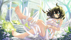  absurdres ahoge alternate_hair_color artist_name barefoot black_hair breasts cleavage closed_mouth corderoy feet female flower full_body grass green_eyes highres honkai_(series) honkai_impact_3rd large_breasts medium_hair outdoors sarashi signature soles solo thighs toes wendy_(honkai_impact) white_flower 