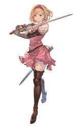  belt blonde_hair boots brown_eyes brown_footwear closed_mouth djeeta_(granblue_fantasy) dress female fighter_(granblue_fantasy) full_body gauntlets granblue_fantasy granblue_fantasy_versus hairband highres holding holding_sword holding_weapon looking_at_viewer minaba_hideo official_art pink_dress puffy_sleeves sheath short_dress short_hair simple_background smile solo standing sword thigh_boots thighhighs weapon white_background zettai_ryouiki 