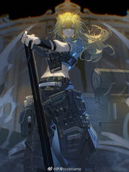  animal_ears arknights black_pants blonde_hair blunt_bangs building closed_mouth crop_top feet_out_of_frame female grey_shirt highres holding holding_weapon lion_ears lion_girl long_hair midriff night off_shoulder official_alternate_costume outdoors pants ponytail pouch samo_(shichun_samo) shirt short_sleeves siege_(arknights) siege_(city_destroyer)_(arknights) solo standing weapon yellow_eyes 