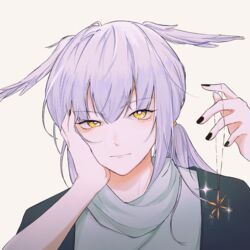  1boy black_cape black_nails cape closed_mouth expressionless glint grey_hair hair_between_eyes hand_on_own_chin highres jewelry li983096 looking_at_viewer male_focus mimizuku_(sky:_children_of_the_light) necklace ponytail sidelocks simple_background sky:_children_of_the_light solo sparkle upper_body white_hair yellow_eyes 