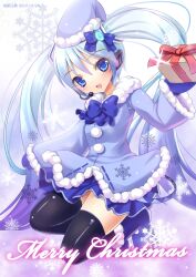  blue_eyes blue_hair blue_santa_costume blush bonnet bow christmas commentary_request female gift hatsune_miku headphones headset highres holding holding_gift long_hair milkshakework open_mouth photoshop_(medium) santa_costume skirt smile snowflakes solo thighhighs twintails very_long_hair vocaloid winter yuki_miku yuki_miku_(2012) zettai_ryouiki 