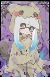  animal animal_ears animal_hood animal_hug black_border border closed_mouth cosplay dress female head_tilt highres holding holding_animal hood hoodie inkling_girl inkling_player_character long_hair long_sleeves looking_away looking_to_the_side matsushita_(matsudbox) mimikyu mimikyu_(cosplay) pikachu_ears pikachu_tail pokemon pokemon_(creature) pokemon_ears pokemon_tail purple_background sleeves_past_wrists splatoon_(series) tail twitter_username upper_body white_eyes white_hair yellow_dress yellow_hoodie zipper 