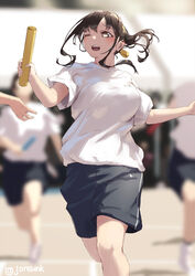  aya_(jonsun) black_hair black_shorts blurry blurry_background blush breasts brown_eyes commentary_request female hitting jonsun large_breasts long_hair medium_hair one_eye_closed open_mouth original relay_baton running shirt short_sleeves shorts sidelocks smile solo_focus stomach t-shirt track_and_field white_shirt 