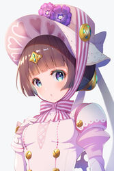  blue_eyes blunt_bangs blush breasts brown_hair closed_mouth commentary_request coppelia_(wonderland_wars) dress female flower gloves grey_background hair_ornament hand_up hat hat_flower heart heart_print kuroe_(sugarberry) looking_at_viewer photoshop_(medium) pink_dress pink_hair puffy_short_sleeves puffy_sleeves purple_flower short_sleeves simple_background small_breasts solo upper_body white_background white_gloves wonderland_wars 