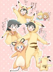  +_+ 2boys 2girls :d adjusting_eyewear ahoge arm_up arrow_(symbol) barefoot black_hair blonde_hair blue_eyes blue_jumpsuit blush brown_eyes brown_hair camera citron_(pokemon) closed_eyes commentary_request cosplay dedenne dedenne_(cosplay) eureka_(pokemon) feet full_body gen_1_pokemon gen_6_pokemon glasses heart holding holding_camera jumpsuit looking_at_another looking_at_viewer mei_(maysroom) multiple_boys multiple_girls multiple_views musical_note open_mouth pikachu pikachu_(cosplay) pikachu_costume pikachu_ears pikachu_hood pikachu_tail pokemon pokemon_(anime) pokemon_(creature) pokemon_ears pokemon_tail pokemon_xy_(anime) polka_dot polka_dot_background satoshi_(pokemon) serena_(pokemon) side_ponytail smile sparkle tail translation_request upper_teeth waving |d 