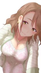  blush breasts brown_hair camisole cleavage closed_mouth collarbone earrings female floral_print green_eyes green_shirt highres idolmaster idolmaster_cinderella_girls idolmaster_cinderella_girls_starlight_stage jewelry koumei_(twinameless) large_breasts leaning_forward long_sleeves looking_at_viewer necklace open_clothes open_shirt pink_camisole print_camisole shirt short_hair simple_background smile solo white_background yanagi_kiyora 