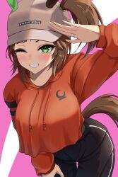  absurdres animal_ears azuki_(azuki_azukki) baseball_cap blush breasts brown_hair brown_hat closed_mouth commentary_request cowboy_shot dated ear_covers ears_through_headwear female green_eyes hat highres hood hood_down hoodie horse_ears horse_girl ines_fujin_(umamusume) large_breasts long_sleeves looking_at_viewer medium_hair official_alternate_costume orange_hoodie pink_background shirt_overhang side_ponytail simple_background single_ear_cover smile solo umamusume white_background 