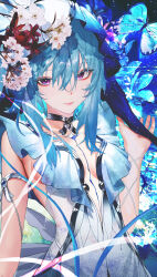  absurdres blue_butterfly blue_hair blue_theme blue_veil breasts bug butterfly center_opening collarbone commentary_request dress eyeshadow female flower hair_between_eyes hand_up highres jin_sumire light_smile looking_at_viewer makeup medium_breasts parted_lips partial_commentary purple_eyes red_eyeshadow sideboob smile solo tacet_mark_(wuthering_waves) the_shorekeeper_(wuthering_waves) two-tone_veil white_dress white_flower white_veil wuthering_waves 