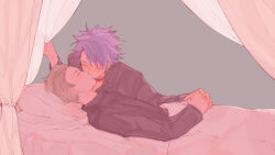  2boys bed black_shirt blonde_hair canopy_bed closed_eyes commentary_request earrings grey_background hand_on_another&#039;s_hand highres jewelry kissing long_sleeves male_focus multiple_boys nomi_(nomi0926) on_bed purple_hair rumeld_othmayer saibou_shinkyoku scar scar_on_neck shirt short_hair sleeping theodore_riddle yaoi 