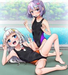  2girls ahoge arai_togami barefoot black_one-piece_swimsuit blunt_bangs braid brown_eyes chain-link_fence competition_swimsuit fence flat_chest grey_hair highres kizuna_akari kizuna_akari_(tsubomi) long_hair multiple_girls one-piece_swimsuit open_mouth pool poolside purple_eyes purple_hair short_hair single_braid smile swimsuit teeth two-tone_swimsuit upper_teeth_only v voiceroid yuzuki_yukari yuzuki_yukari_(shizuku) 