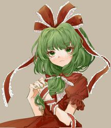  80isiiii beige_background bow breasts closed_mouth collared_dress commentary_request dress female frilled_ribbon frilled_sleeves frills front_ponytail green_eyes green_hair hair_ribbon highres kagiyama_hina long_dress long_hair looking_at_viewer puffy_short_sleeves puffy_sleeves red_bow red_dress red_ribbon ribbon short_sleeves simple_background small_breasts solo touhou upper_body 