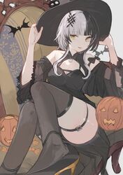  absurdres bat_(animal) black_hair black_hat breasts candy cleavage couch dimas_(dimas79756948) female food grey_hair hashtag-only_commentary hat highres hololive hololive_english jack-o&#039;-lantern large_breasts long_hair looking_at_viewer lower_teeth_only multicolored_hair on_couch parted_lips pumpkin shiori_novella sitting smile solo split-color_hair teeth virtual_youtuber wide_sleeves witch_hat yellow_eyes yorick_(shiori_novella) 