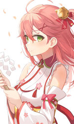  ahoge bell bow breasts detached_sleeves falling_petals female floral_print flower green_eyes hair_bell hair_between_eyes hair_ornament highres hololive japanese_clothes kimono kiukoma long_hair looking_at_viewer medium_breasts nontraditional_miko petals pink_bow pink_flower pink_hair sakura_miko sakura_miko_(1st_costume) solo tassel upper_body virtual_youtuber white_kimono white_sleeves 