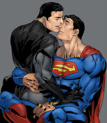  2boys ass bara batman batman_(series) black_cape black_hair blue_bodysuit blue_eyes bodysuit boots bruce_wayne cape clark_kent closed_mouth couple dc_comics grey_background grey_bodysuit large_pectorals looking_at_another male_focus multiple_boys muscular muscular_male nakadoori nose_bite pectorals red_cape short_hair simple_background sitting sitting_on_person superman superman_(series) teeth yaoi 