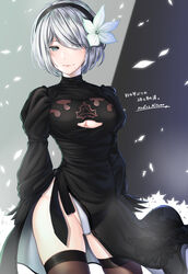  2b_(nier:automata) arm_garter arms_at_sides artist_name black_dress black_hairband blue_eyes breasts cleavage cleavage_cutout clothing_cutout commentary_request dress eyelashes feather-trimmed_sleeves feather_trim female floating floating_object floating_weapon flower gloves grey_eyes hair_flower hair_ornament hairband highres juliet_sleeves leaf_print lips long_sleeves lunar_tear mitama_mudimudi mole mole_under_mouth nier:automata nier_(series) no_blindfold petals puffy_sleeves short_hair signature smile solo thighhighs vambraces virtuous_treaty white_flower white_hair 