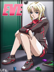  blonde_hair blue_eyes crossed_arms eve_(parasite_eve) female parasite_eve parasite_eve_ii shoes short_hair sigeo2000 sitting sneakers solo 