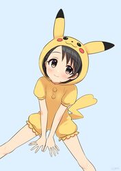  black_hair blush brown_eyes buttons closed_mouth commentary_request cosplay eyelashes female grey_background highres hood hood_up idolmaster idolmaster_cinderella_girls idolmaster_cinderella_girls_starlight_stage knees lolicon looking_at_viewer own_hands_together pikachu pikachu_(cosplay) pikachu_ears pikachu_tail poke_kid_(pokemon) poke_kid_(pokemon)_(cosplay) pokemon pokemon_bdsp pokemon_ears pokemon_tail sasaki_chie short_hair short_sleeves signature simple_background sitting smile solo spread_legs tail wgm_oekaki 