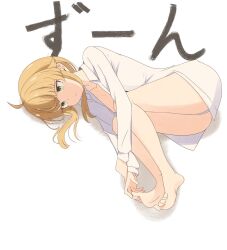  ahoge barefoot blonde_hair closed_mouth commentary_request dress_shirt expressionless feet female full_body green_eyes highres holding_own_foot long_hair long_sleeves lying mushoku_tensei norn_greyrat on_side ponytail root_(1732050807point) shirt soles solo toes white_shirt 