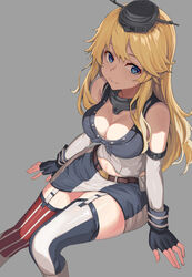  american_flag_legwear asymmetrical_legwear belt blonde_hair blue_eyes blush breasts cleavage closed_mouth commentary elbow_gloves female fingerless_gloves flag_print garter_straps gloves grey_background headgear highres iowa_(kancolle) kantai_collection large_breasts long_hair mismatched_legwear oweee simple_background skirt solo striped thighhighs vertical_stripes wavy_mouth 